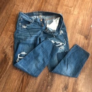 AE distressed tomgirl button fly jeans. Size 12